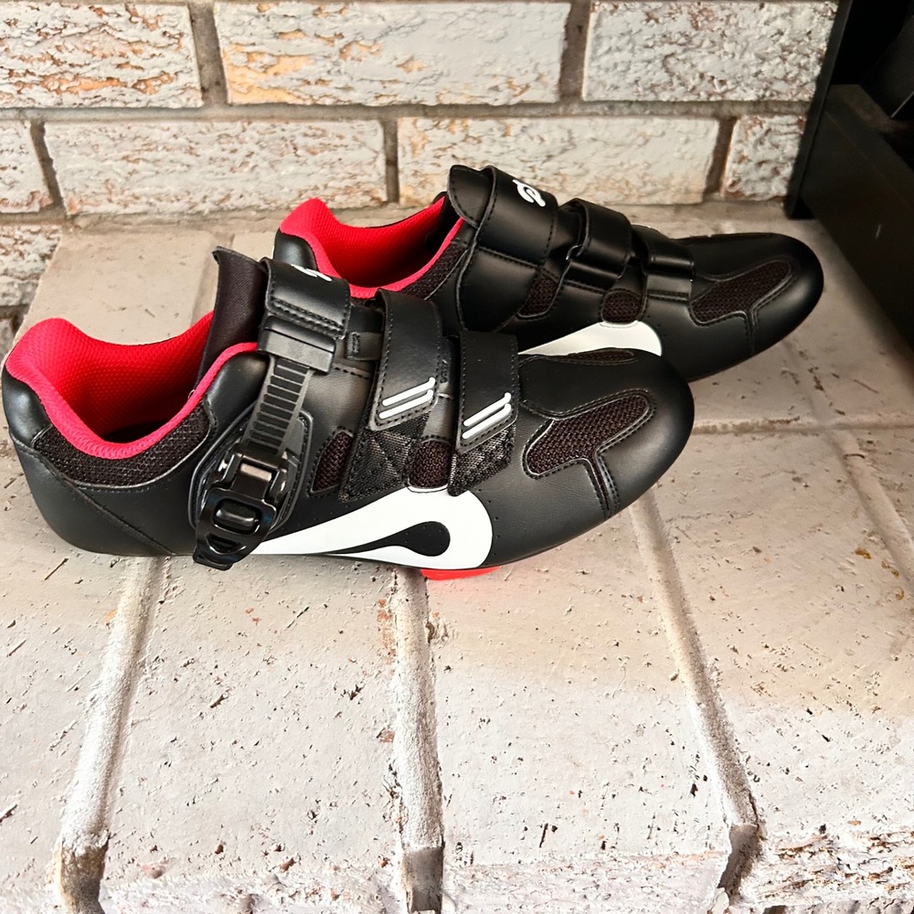 Peloton Cycling Shoes Black Red White Indoor Bike Shoes Size 40 with Cleats NWOT